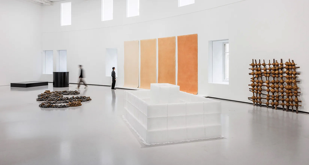 minimal bourse de commerce coll 1